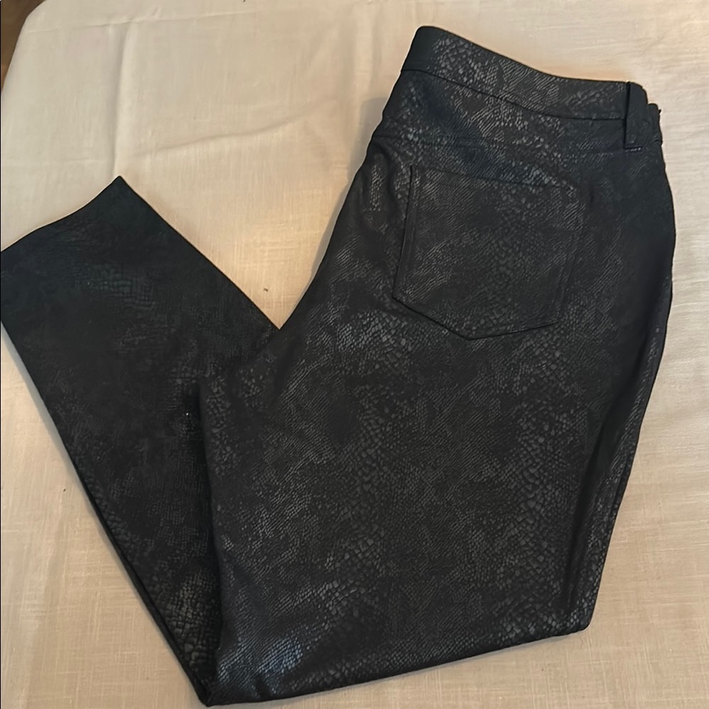 NWOT Simply Vera Vera Wang Black Textured Pants